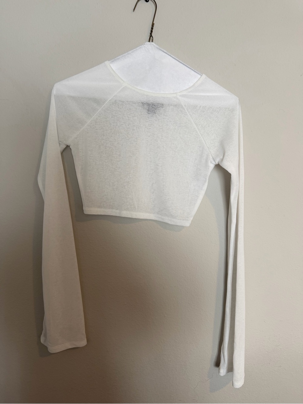 PrettyLittleThing White Long Sleeve Cropped Top